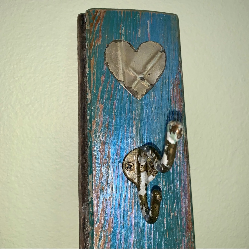 💕Salvaged wood, old hook and antique ceiling 💛